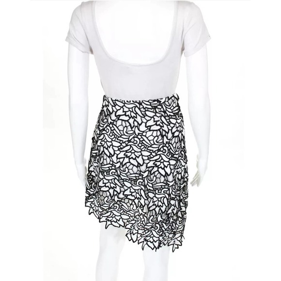 Sugar + Lips Daisy Lace Asymmetric Skirt - Picture 3 of 5